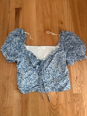 Astr Blue and White Floral Puff-Sleeve Tie-Front Crop Top